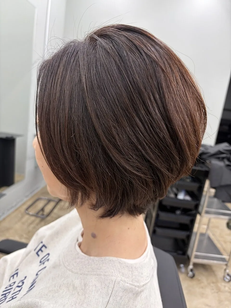 前下がりショートボブ&グレーピンク